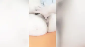 【极品骚妇群交-中篇】好几个男人玩一个骚女，又草逼又草嘴给小少妇搞的神魂颠倒，爽得浪叫求饶，多体位抽插玩弄干到求饶双腿发抖