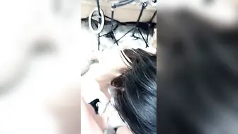 【榨精少女&不良人】高挑长腿萝莉全身粉嫩，挺瘦的但是奶子还挺大像刚发育好，史上最干净的小穴之一，无套内射