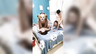 【火爆推荐-疯狂乱交】半糖女神【亲姐妹大乱交】众猛男乱操极品姐妹花，引领色情时尚新篇章，高清源码无水印