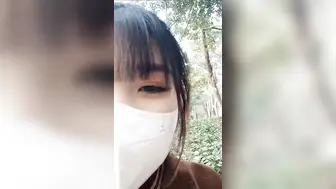 【有奶水的小少妇】农村小媳妇，留守在家寂寞了，跑到小树林里，挤奶水，抠骚逼，紧张刺激有趣
