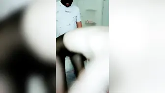 【丝袜高跟足交】小少妇露脸剧情演绎勾搭处男破处激情啪啪，给小哥口交大鸡巴还舔菊花好骚，各种体位爆草抽插内射