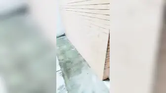 【为人湿表】风骚小少妇出轨寻刺激，户外露出公厕和男炮友啪啪啪