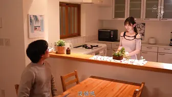DASS-648 [中文字幕]一位身材丰满的妻子，在教练用后入式性玩具顶入她子宫时达到性高潮，并且每天都去当绿帽奴 #五日市芽依