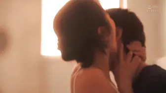 JUQ-483 [中文字幕]被她甜言蜜语迷惑，我开始沉迷于与已婚妇女在家中发生性关系，最终导致我大学留级一年…… #栗山莉緒 #栗山莉绪