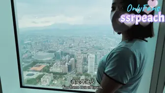 ssrpeach在台北101景觀台搭訕了一個敗金女，直接在廁所開幹