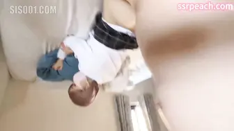 《继父的女人们》第二集_继父指导功课，饥渴难耐的我求继父“用干妈妈的姿势干我”