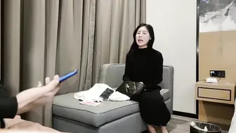 偷拍玉米公寓反差下海女孩崔罗娜 男人做完后觉得服务不好，叫退钱，报警把女孩吓哭