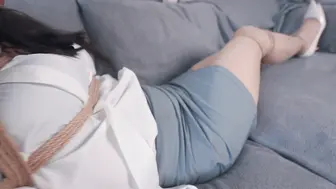 【丝米】《沦为狗奴的小叶》OL娇美男娘小叶，取外卖却遭遇入室捂晕！吊绑、马具口球羞辱！口水不止…下面被反复寸止蹂躏，驷马无情折磨，要沦为狗奴了哦，小叶却满眼的期待……