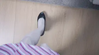 【悠米定拍】《美女空姐劫持记3》字幕版 空姐给领导送文件，被猥琐上司捆绑强行玩弄丝足丝腿、夹腿摩擦并拍下照片，被威胁后迫于无奈换上新丝袜被再次玩弄到哭！