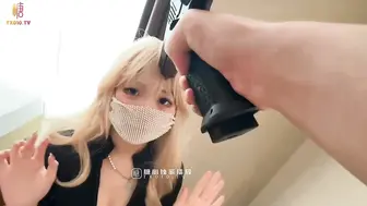 【炮击主播】劫色女主播，内射两炮_尾随劫财不成只能劫色了_强迫女主播深喉含屌_无套抽插操的主播骚逼都肿了