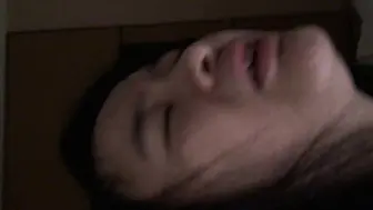 清纯学生妹拿着手机对着镜子拍摄被男友后入