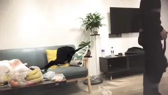 熟女大姐 你轻点我怕又大又粗 啊啊好痛我逼小帮你撸出来吧 太厉害了你老婆受得了么 大姐被小伙无套各种猛怼连连求饶内射