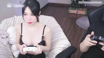游戏比赛输了各种姿势操逼 越南骚浪妹miuzxc