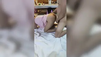 好兄弟夫妻来家里玩换妻游戏，两个媳妇换着操