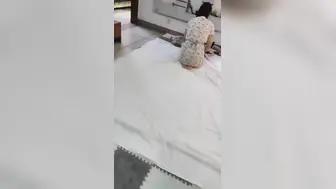 好兄弟夫妻来家里玩换妻游戏，两个媳妇换着操