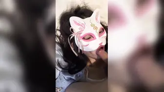 学生妹为了赚生活费，同意和金主爸爸来酒店约拍，慢慢被套路一点一点脱下衣服玩弄