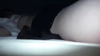短裙良家少妇带看房被下药迷奸