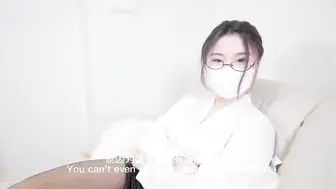 精选网黄台北娜娜性感老师家访同学沦为性奴 露出雪白的肌肤，双峰挺拔，下身湿润