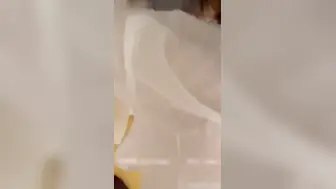 人妻熟妇-穿著羽绒衣也挡不住好身材，质量不错的人妻做爱视频流出