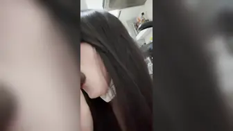 亲哥哥半夜帮我煮面吃，我蹲着吃她鸡巴