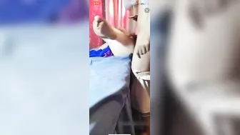 哎呀我去你真是太能干了快点吧我老公都察觉不对劲了射了我好回家；老公中途来电话出轨少妇被吓懵逼了【老中医爆操少妇】