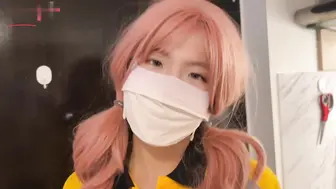 国产原创自拍女大学生勤工俭学送外卖，不小心打翻客人东西被威胁肉偿
