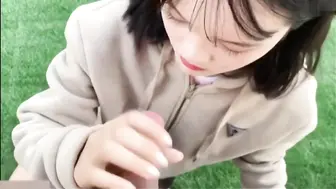【情侣外泄】校花和男友操场性爱自拍，口活一流，后入狂怼