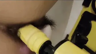 新婚人妻偷情初恋男友，炮击喝尿吞精乳夹！