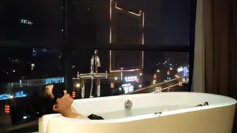 绿帽情人节，送老婆操逼很牛的大哥