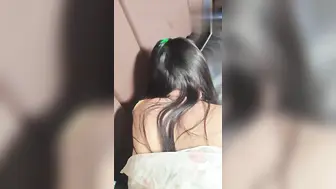 骚妈ktv全裸开嗓，边唱边操，话筒传出激情呻吟
