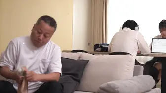 PPPE-200 [中文字幕] 新井リマ - 「不要客氣啦」 男友的爸爸（中年運動整骨師）的騷擾胸肌按摩之下失禁 乳頭被欺負責邊被不停抽插的田徑隊女子