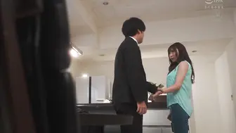 JUQ-580 [中文字幕] 日下部加奈 - 再次專屬ー。J罩杯美女沉醉在不貞和精油之中的本格NTRー。裸體模特兒NTR 羞恥沉溺在上司懷裡人妻的衝擊出軌影像