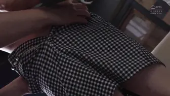 EBWH-056 [中文字幕] 新田雪 - 一直揉捏乳房，逗弄、來回掐捏 因爆乳痴漢而沉默沉醉快樂的文靜的我
